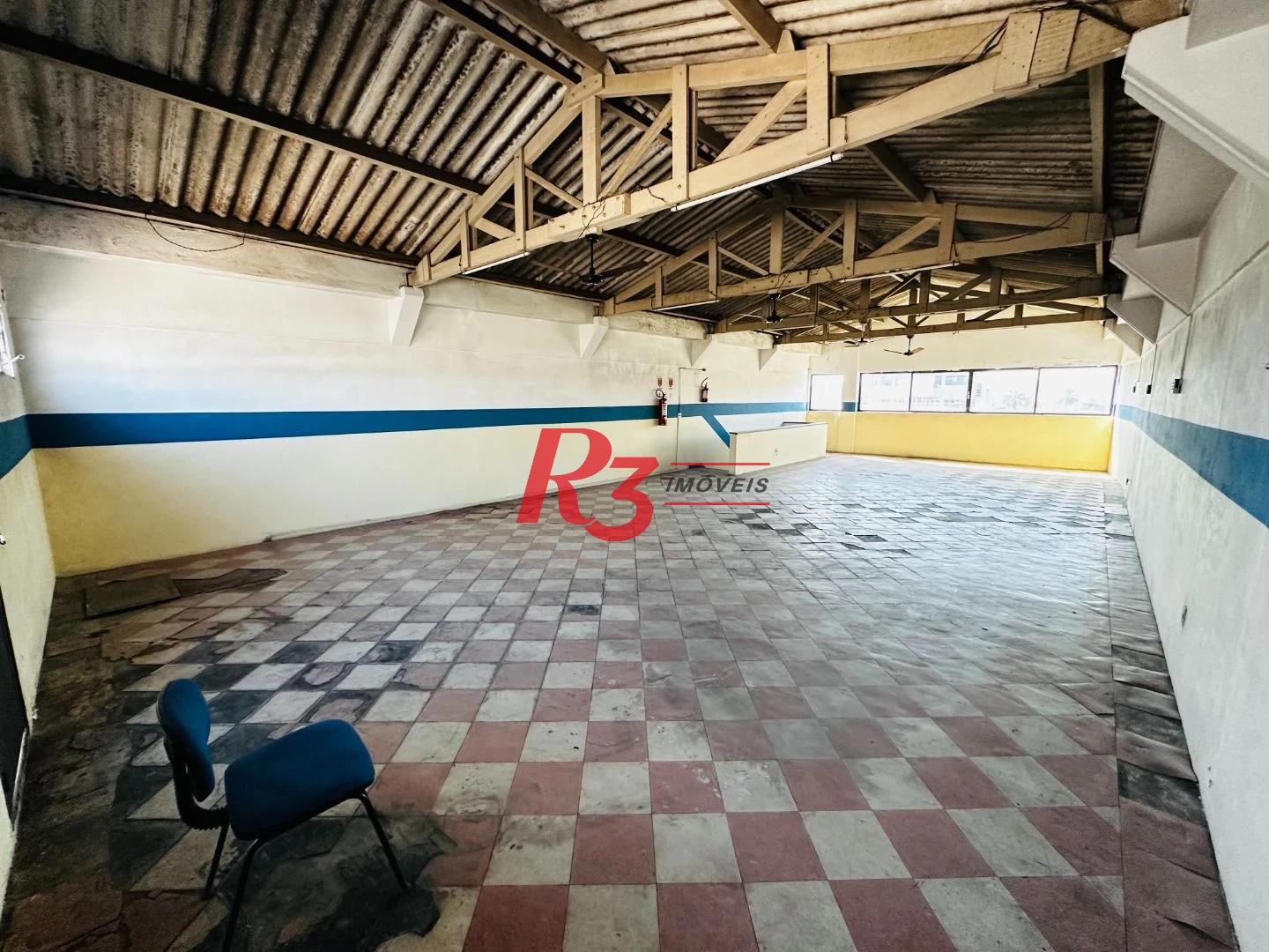 Prédio para alugar, 600 m² - Paquetá - Santos/SP