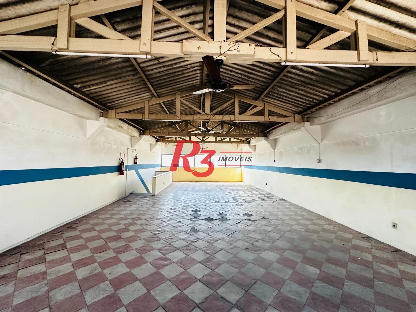 Prédio para alugar, 600 m² - Paquetá - Santos/SP