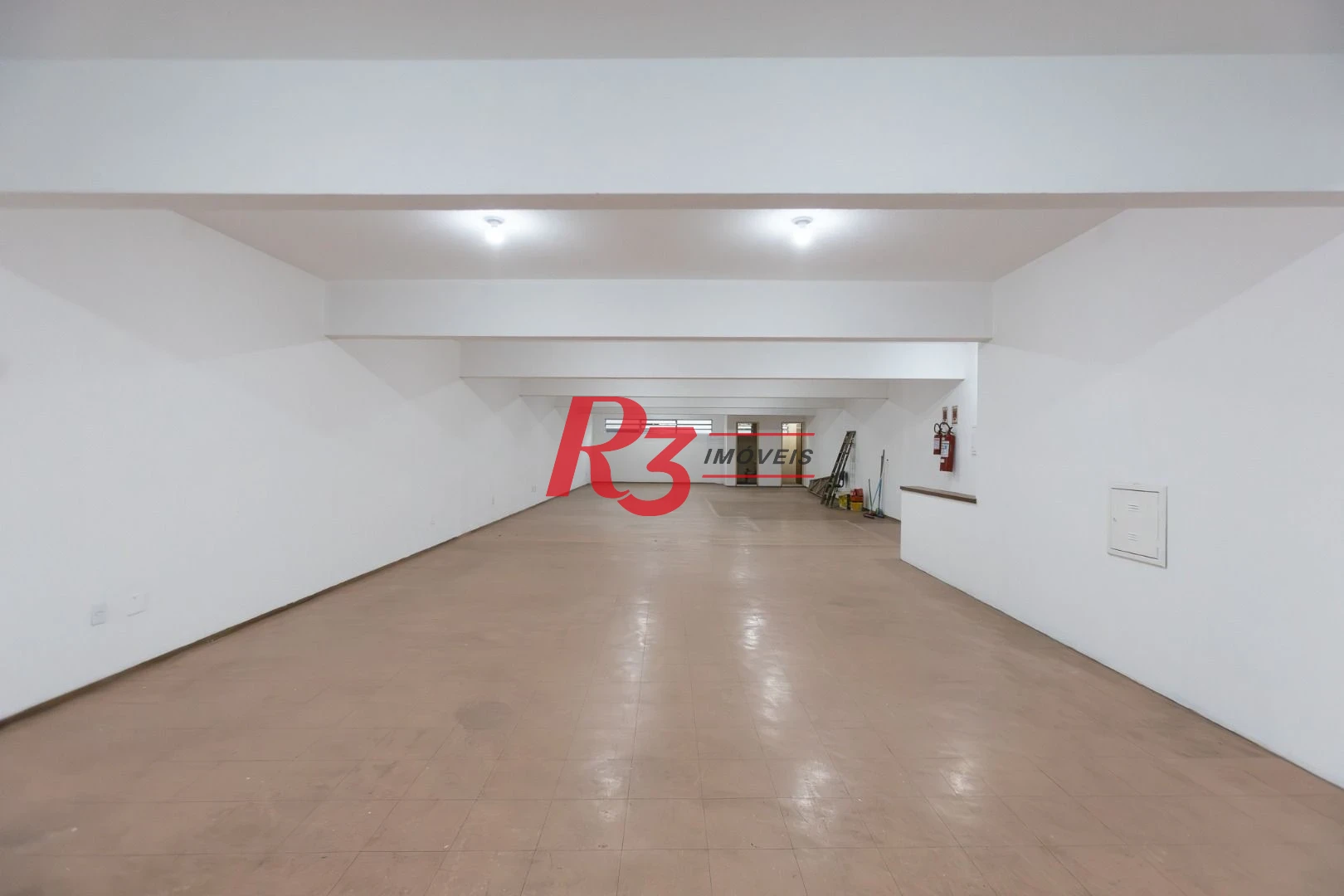 Prédio para alugar, 600 m² - Paquetá - Santos/SP