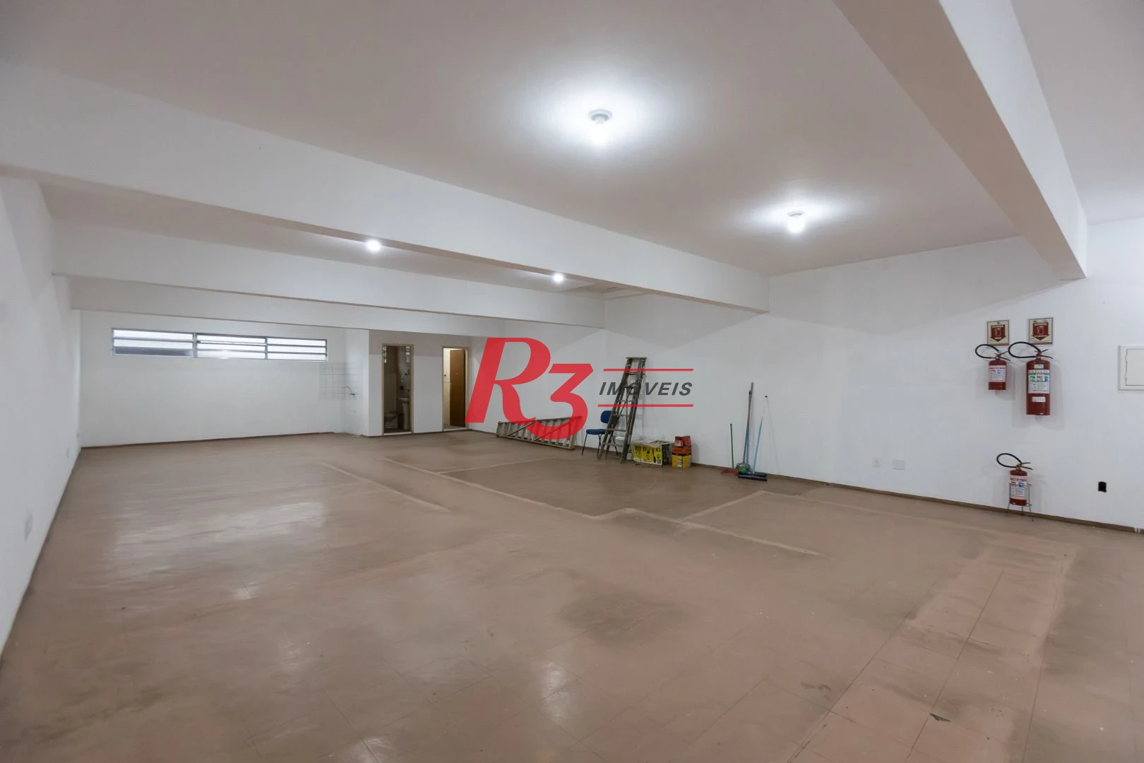 Prédio para alugar, 600 m² - Paquetá - Santos/SP