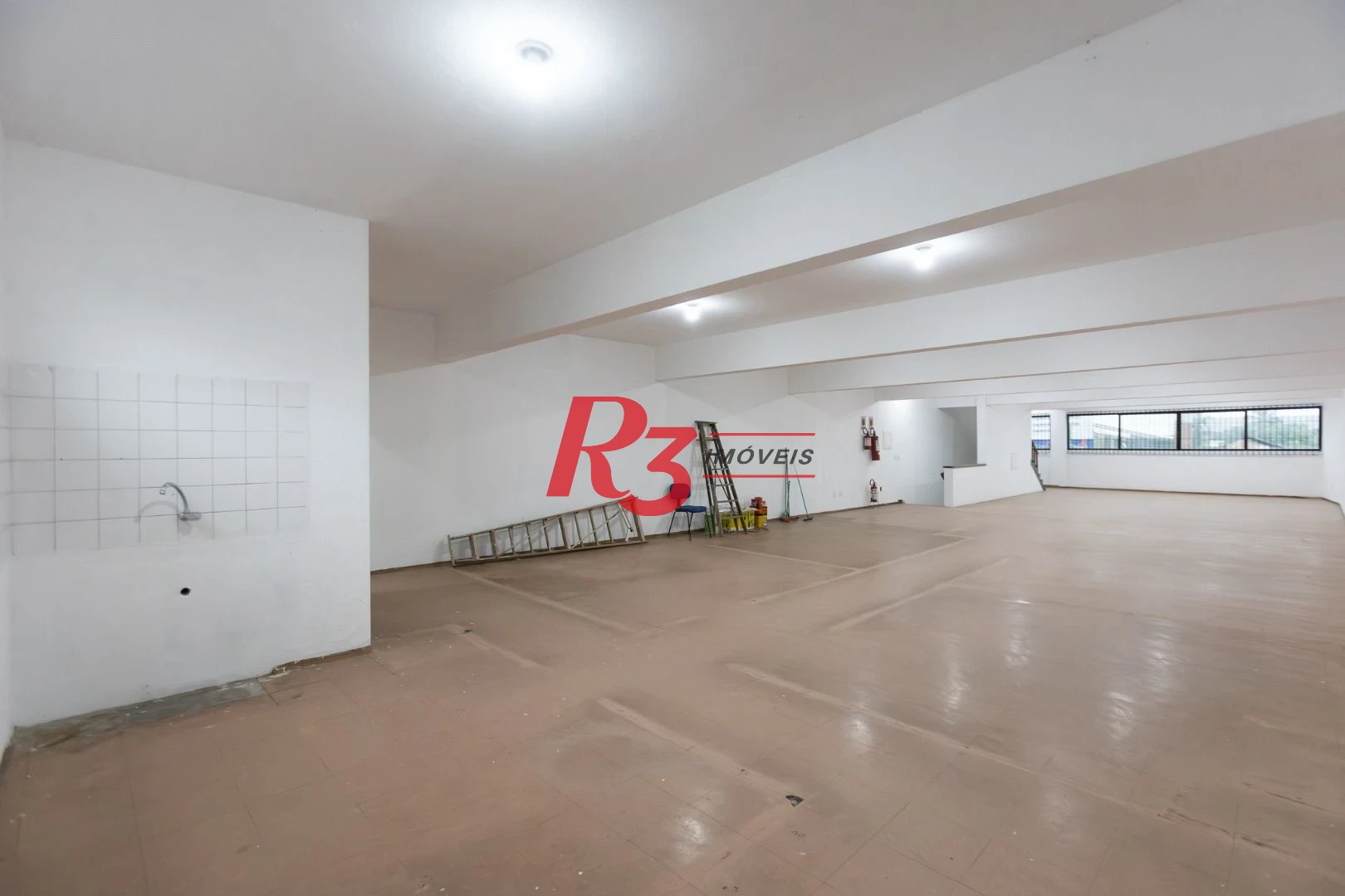 Prédio para alugar, 600 m² - Paquetá - Santos/SP