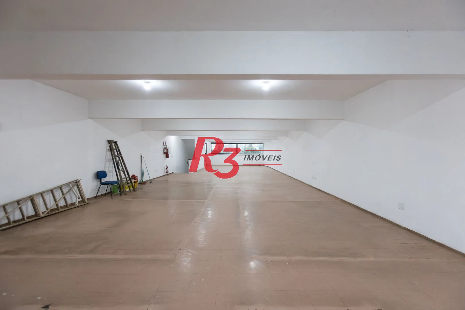 Prédio para alugar, 600 m² - Paquetá - Santos/SP