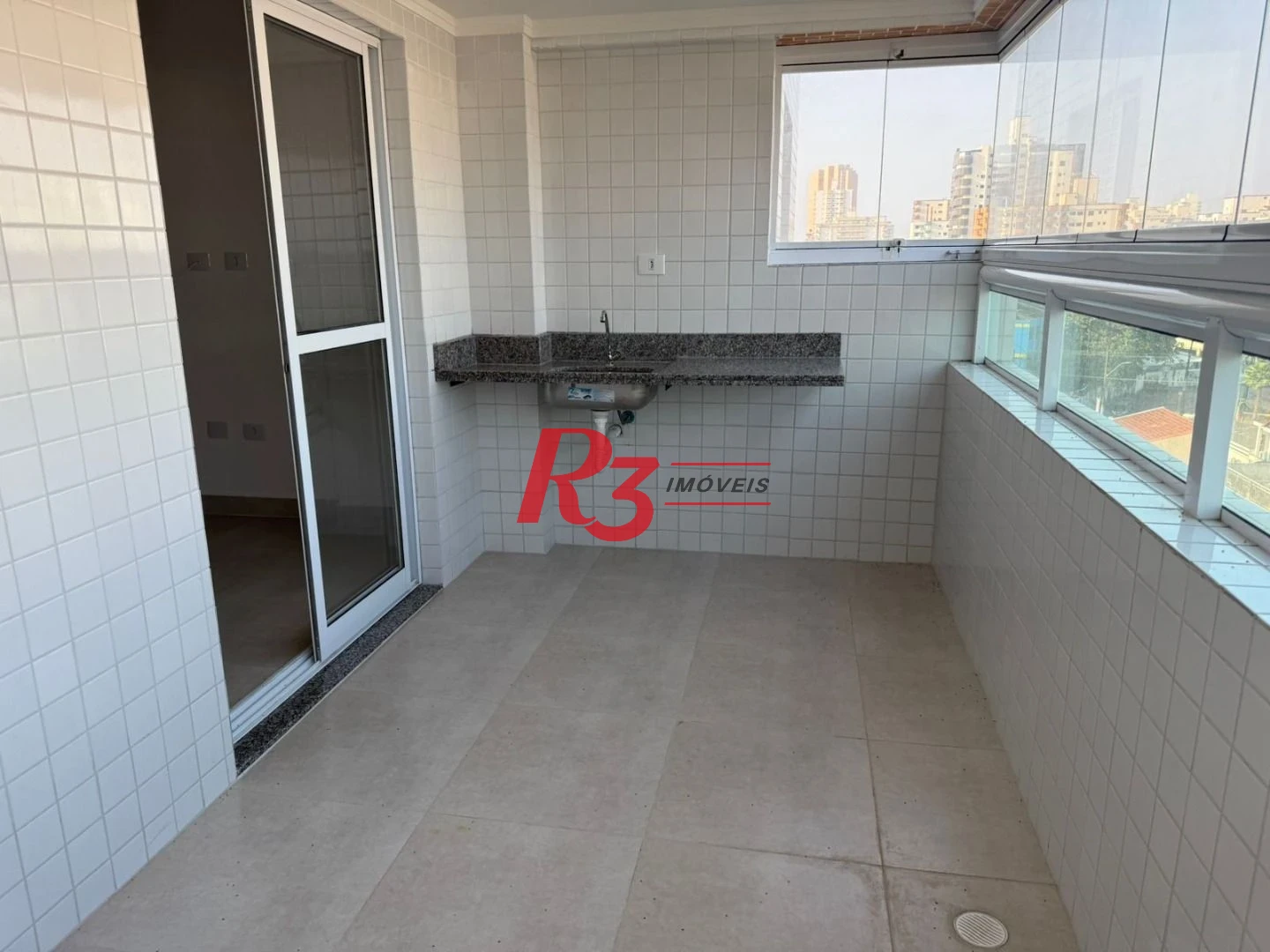Apartamento com 2 dormitórios à venda, 72 m² por R$ 458.000,00 - Vila Guilhermina - Praia Grande/SP