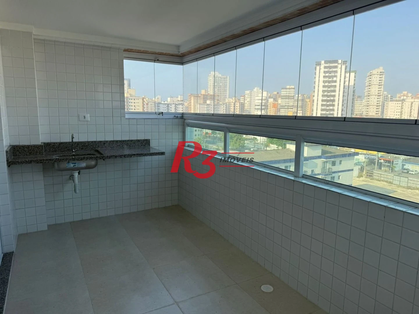 Apartamento com 2 dormitórios à venda, 72 m² por R$ 458.000,00 - Vila Guilhermina - Praia Grande/SP
