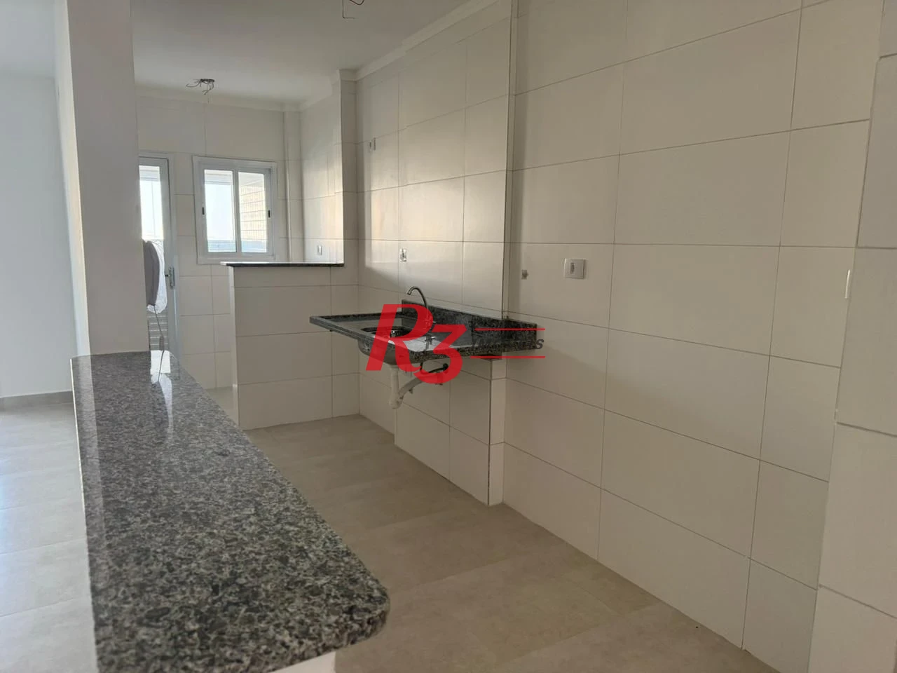 Apartamento com 2 dormitórios à venda, 72 m² por R$ 458.000,00 - Vila Guilhermina - Praia Grande/SP