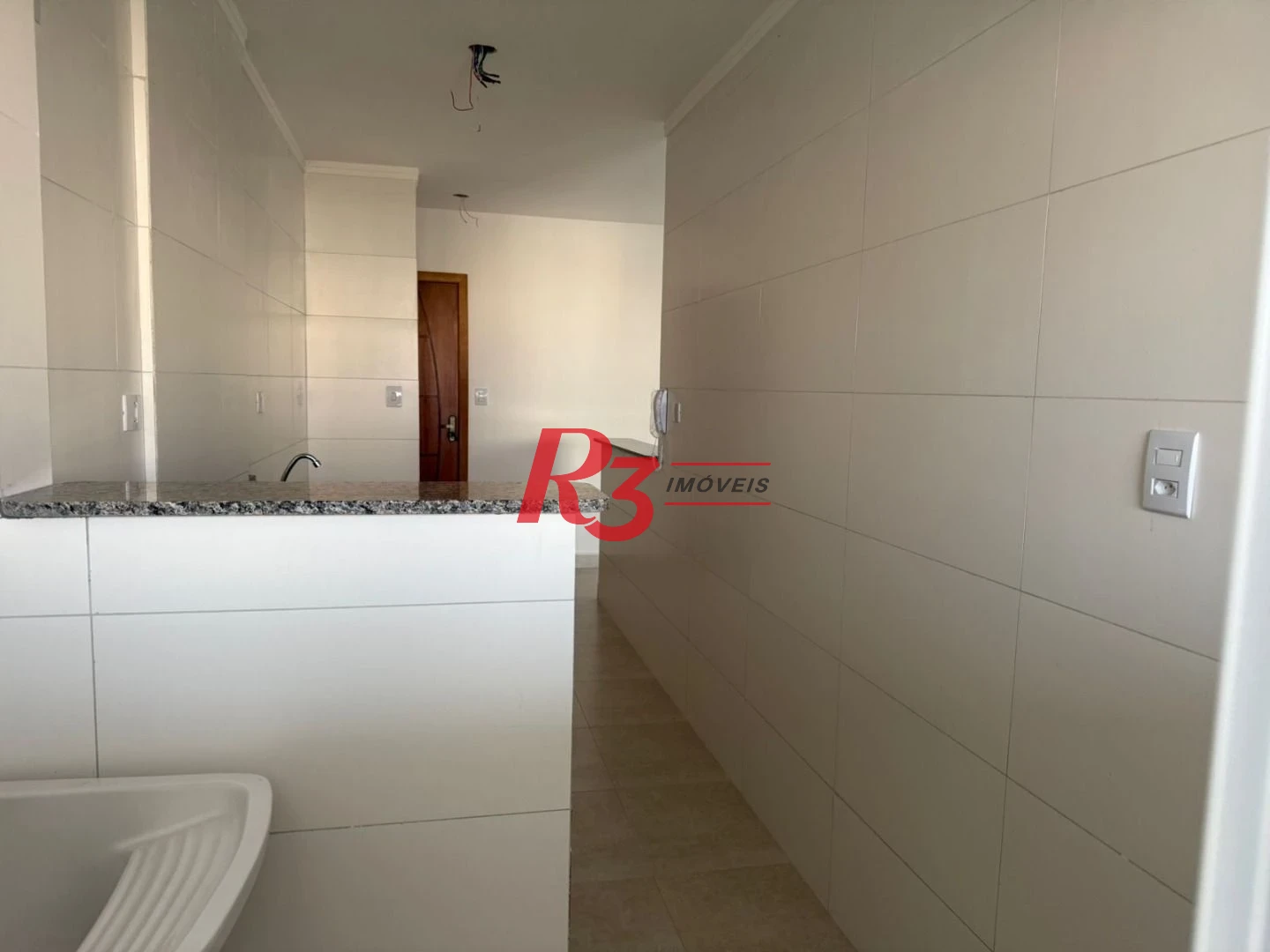Apartamento com 2 dormitórios à venda, 72 m² por R$ 458.000,00 - Vila Guilhermina - Praia Grande/SP