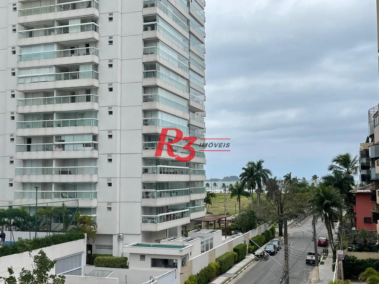 Apartamento com 3 dormitórios à venda, 117 m² por R$ 750.000,00 - Jardim das Conchas - Guarujá/SP