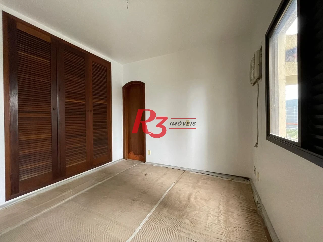 Apartamento com 3 dormitórios à venda, 117 m² por R$ 750.000,00 - Jardim das Conchas - Guarujá/SP