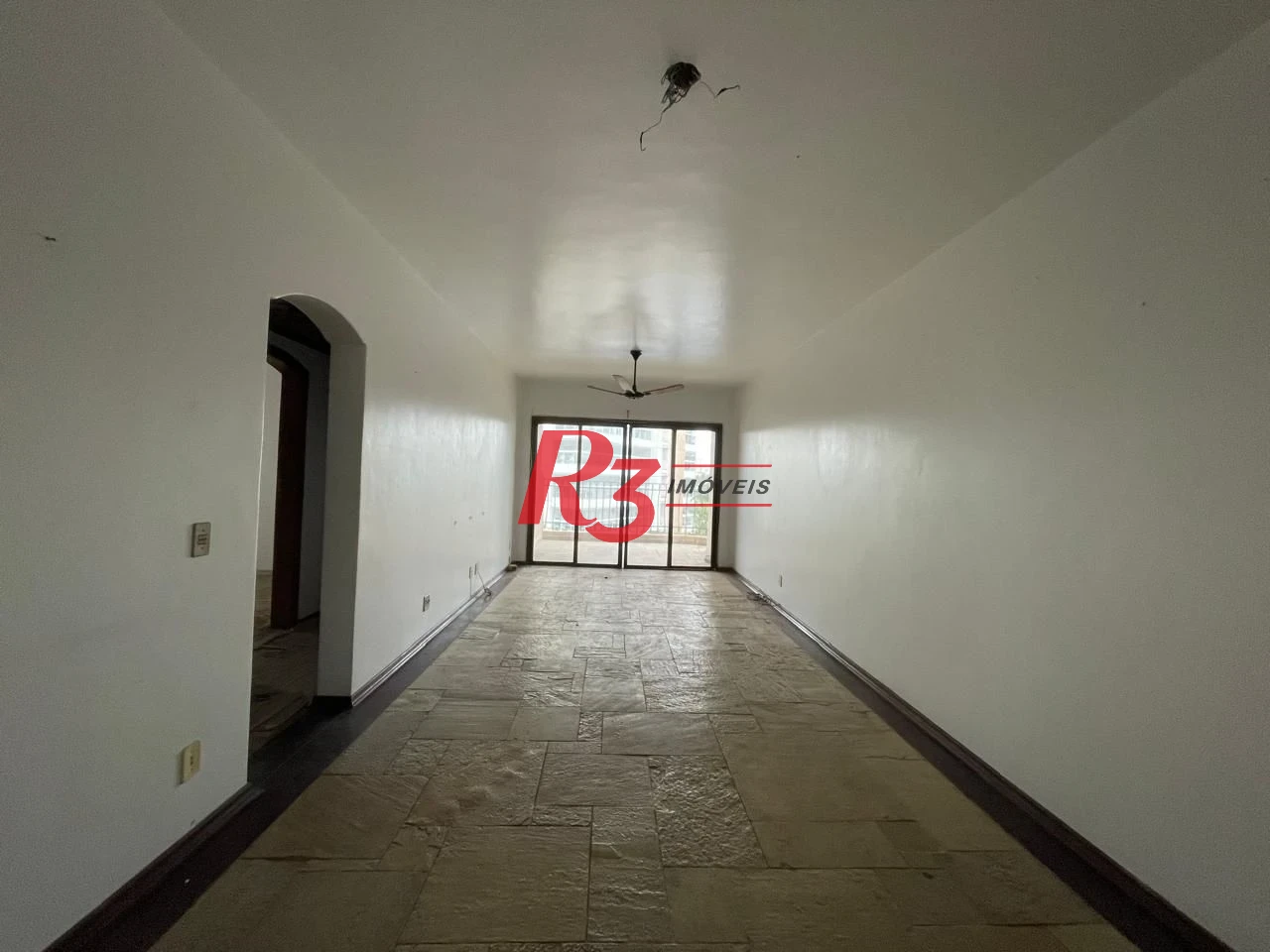 Apartamento com 3 dormitórios à venda, 117 m² por R$ 750.000,00 - Jardim das Conchas - Guarujá/SP