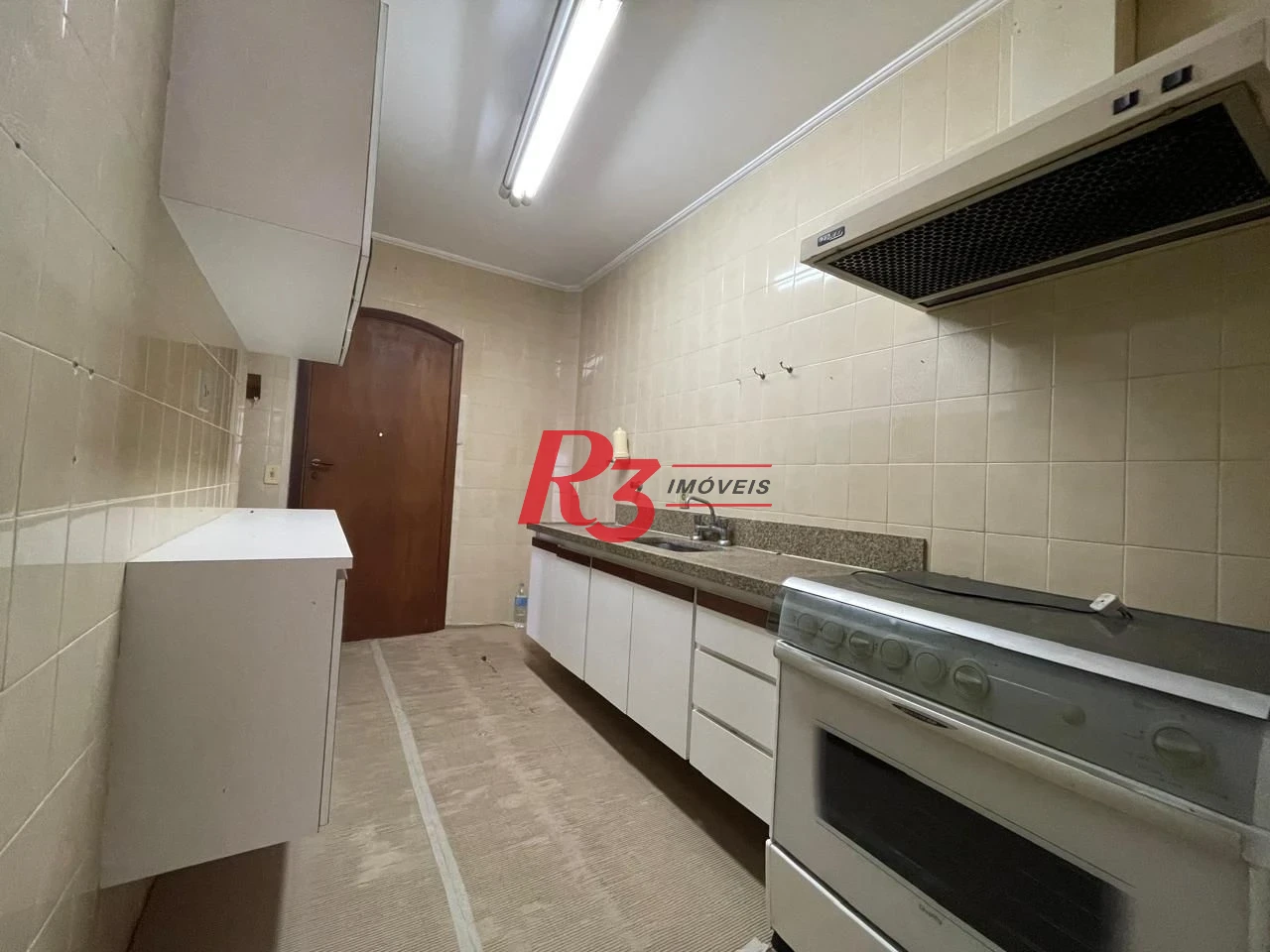 Apartamento com 3 dormitórios à venda, 117 m² por R$ 750.000,00 - Jardim das Conchas - Guarujá/SP