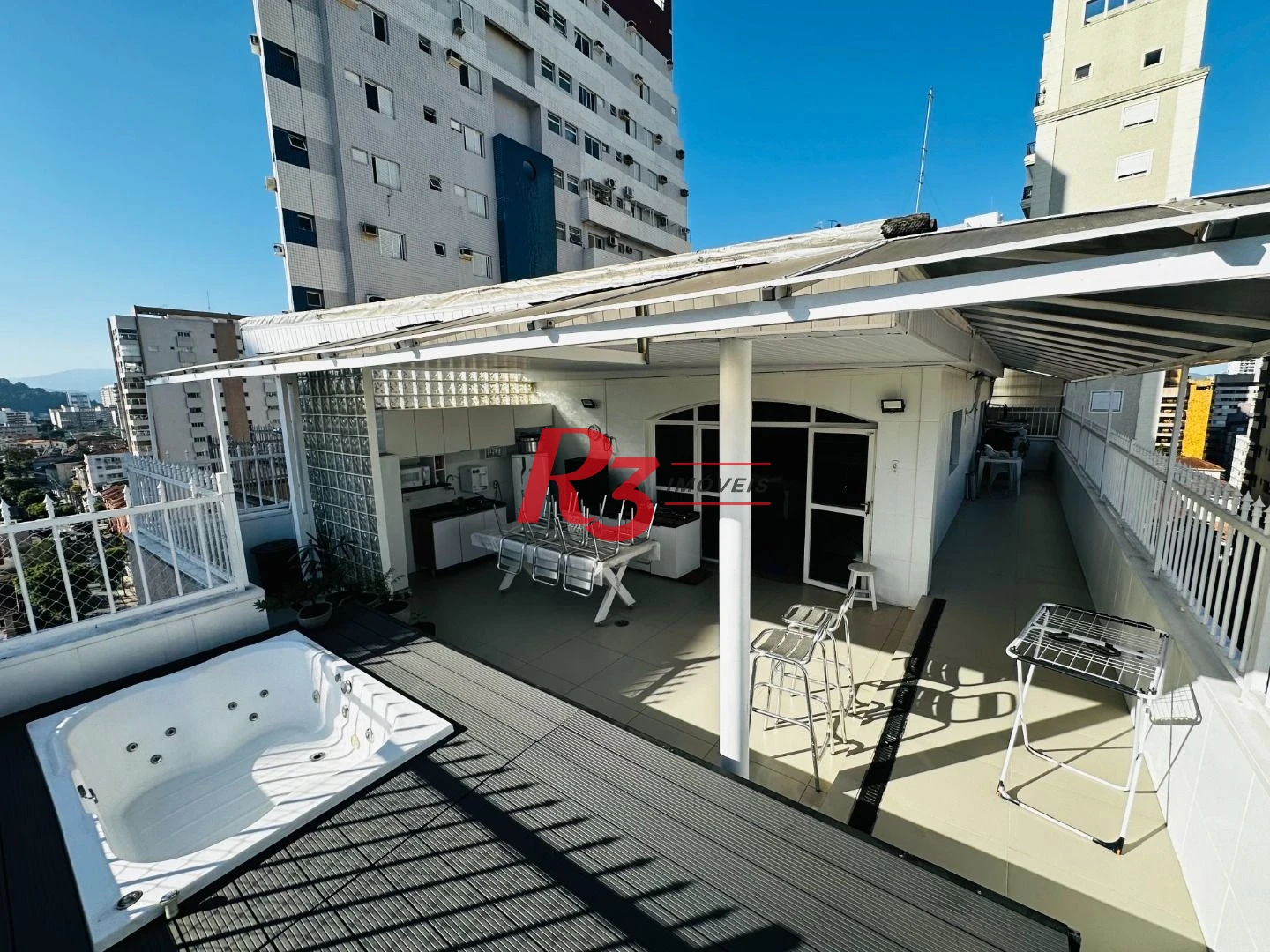 Cobertura com 4 dormitórios à venda, 242 m² por R$ 1.390.000,00 - Gonzaga - Santos/SP