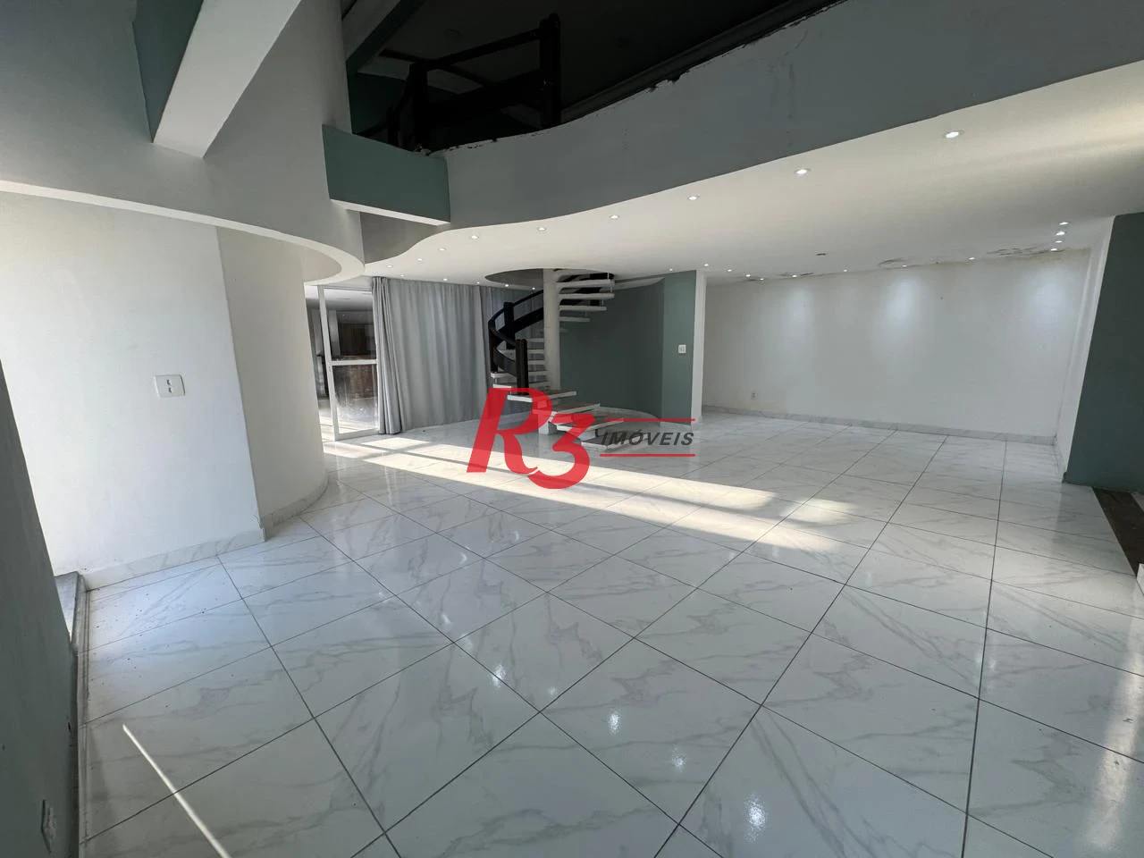 Sobrado com 3 dormitórios para alugar, 495 m² por R$ 15.000,00/mês - Estuário - Santos/SP