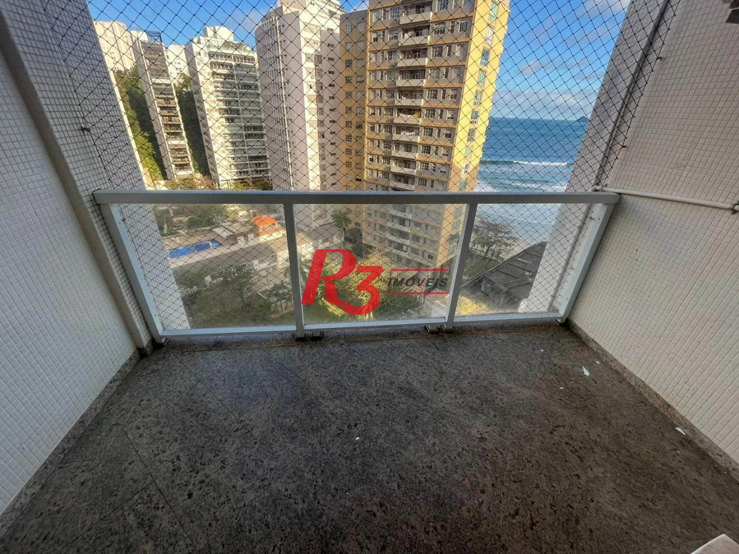 Apartamento com 3 dormitórios à venda, 115 m² por R$ 640.000,00 - Pitangueiras - Guarujá/SP