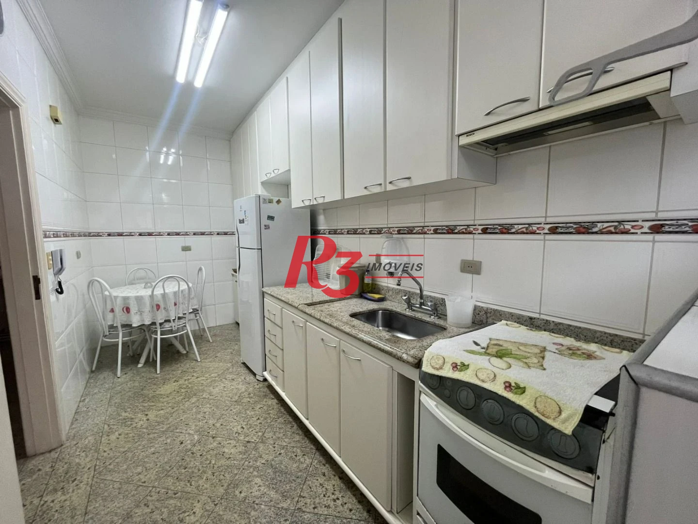 Apartamento com 3 dormitórios à venda, 115 m² por R$ 640.000,00 - Pitangueiras - Guarujá/SP