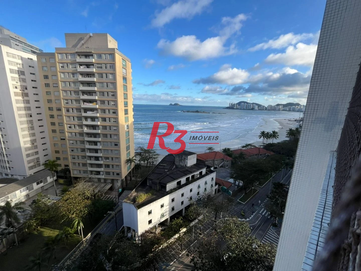 Apartamento com 3 dormitórios à venda, 115 m² por R$ 640.000,00 - Pitangueiras - Guarujá/SP