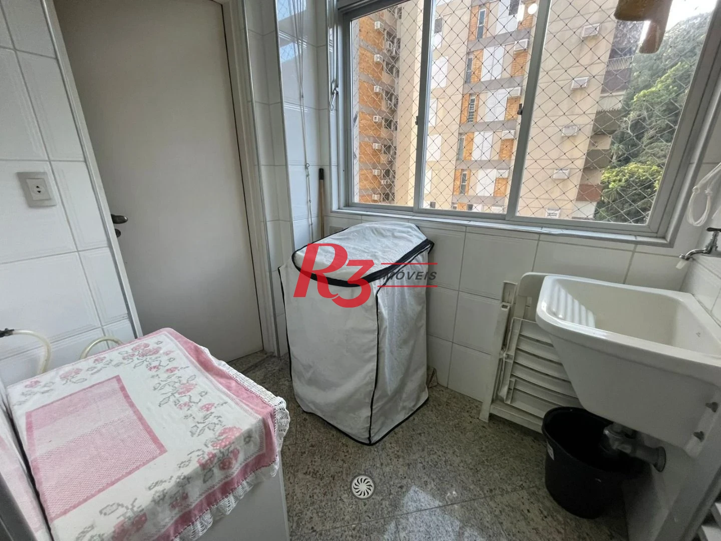 Apartamento com 3 dormitórios à venda, 115 m² por R$ 640.000,00 - Pitangueiras - Guarujá/SP