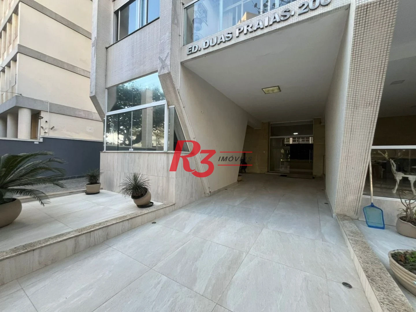Apartamento com 3 dormitórios à venda, 115 m² por R$ 640.000,00 - Pitangueiras - Guarujá/SP