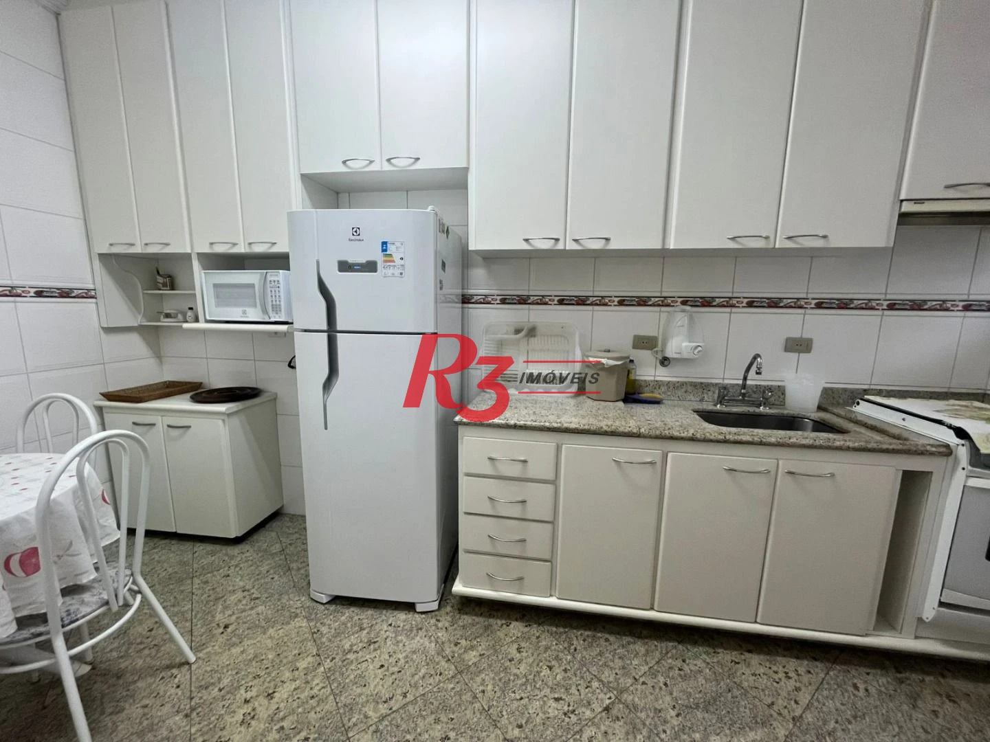 Apartamento com 3 dormitórios à venda, 115 m² por R$ 640.000,00 - Pitangueiras - Guarujá/SP