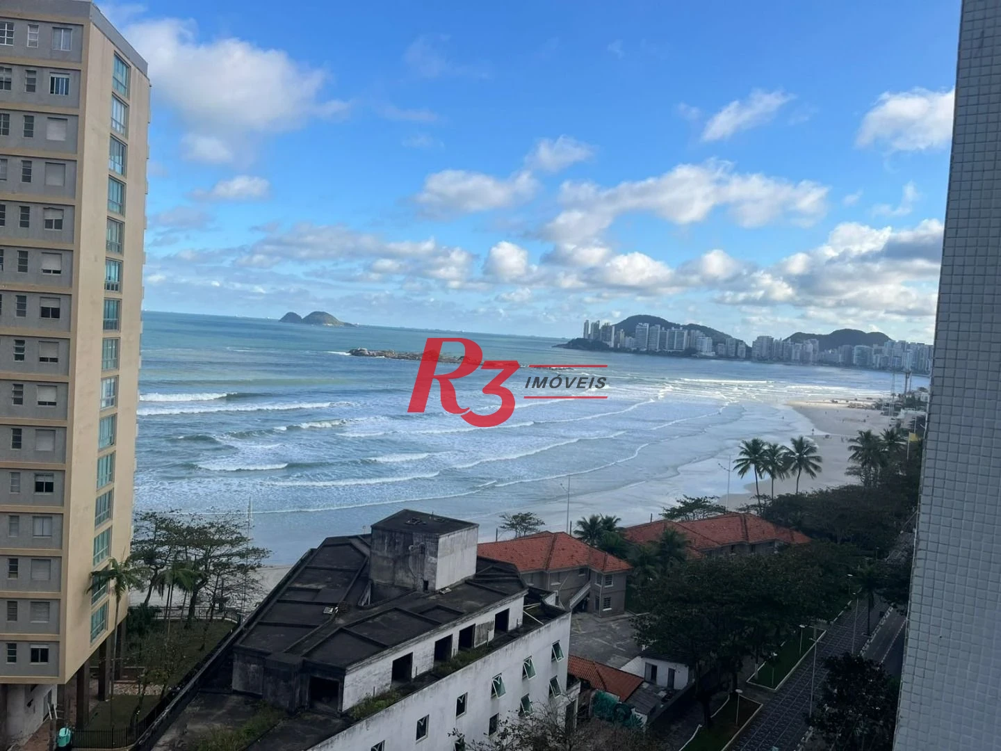 Apartamento com 3 dormitórios à venda, 115 m² por R$ 650.000,00 - Pitangueiras - Guarujá/SP