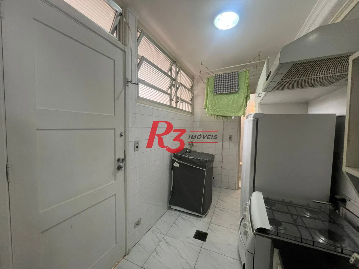 Apartamento com 3 dormitórios à venda, 115 m² por R$ 650.000,00 - Pitangueiras - Guarujá/SP