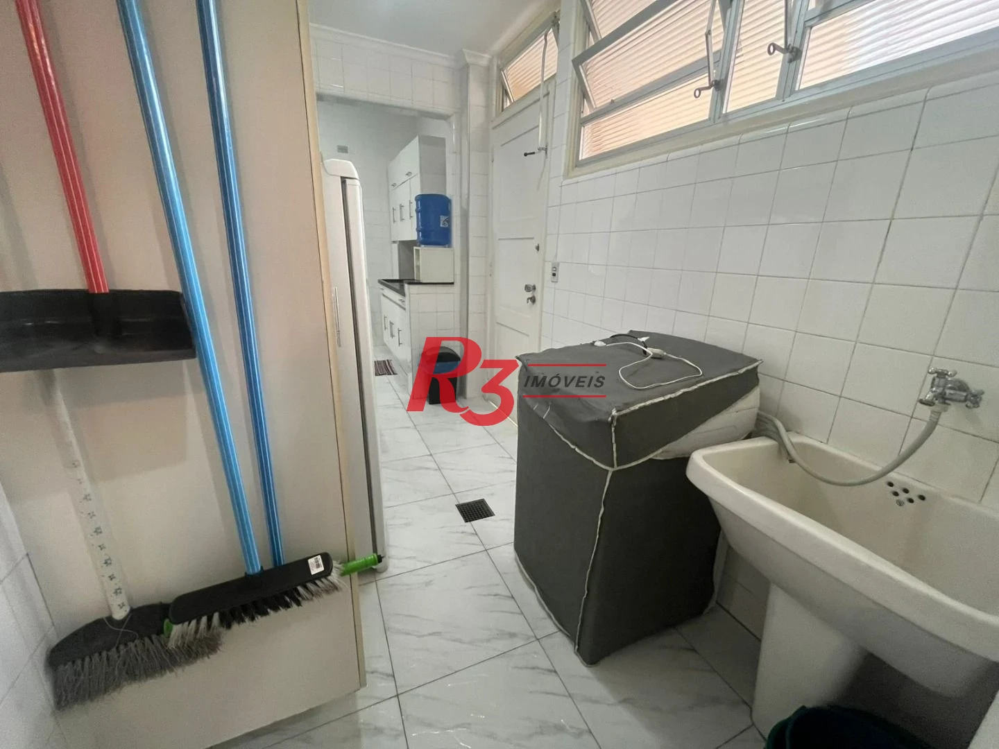 Apartamento com 3 dormitórios à venda, 115 m² por R$ 650.000,00 - Pitangueiras - Guarujá/SP