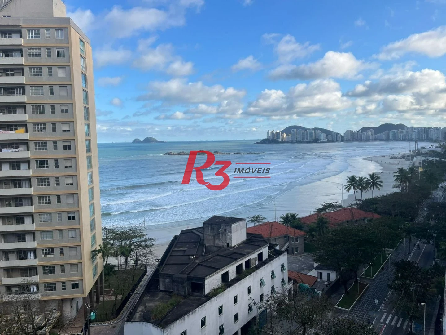 Apartamento com 3 dormitórios à venda, 115 m² por R$ 650.000,00 - Pitangueiras - Guarujá/SP