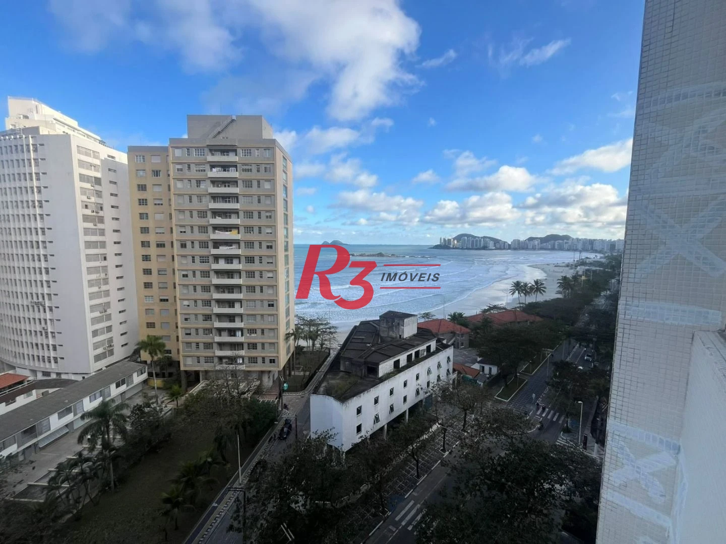 Apartamento com 3 dormitórios à venda, 115 m² por R$ 650.000,00 - Pitangueiras - Guarujá/SP
