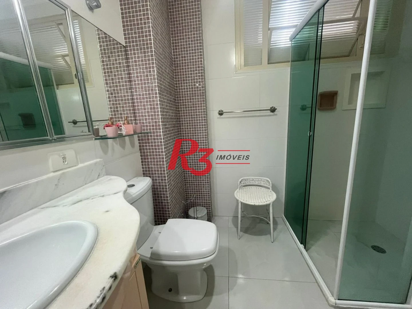 Apartamento com 3 dormitórios à venda, 115 m² por R$ 650.000,00 - Pitangueiras - Guarujá/SP