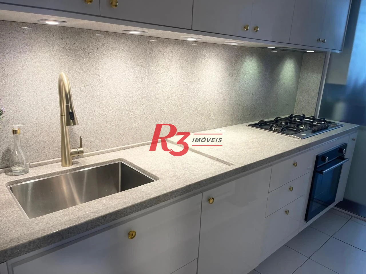 Apartamento com 2 dormitórios à venda, 82 m² por R$ 1.250.000,00 - Gonzaga - Santos/SP