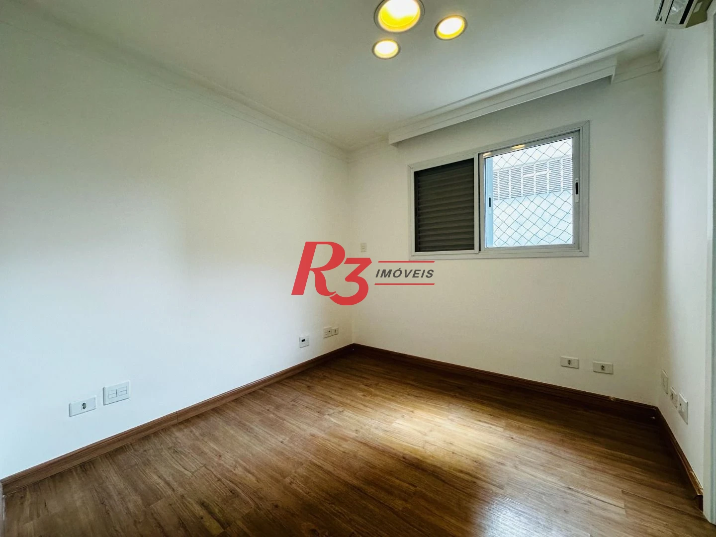 Casa com 3 dormitórios à venda, 210 m² por R$ 1.234.000,00 - Vila Matias - Santos/SP