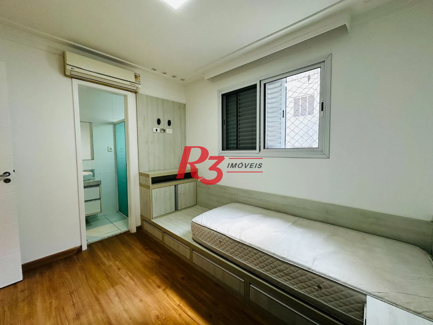 Casa com 3 dormitórios à venda, 210 m² por R$ 1.234.000,00 - Vila Matias - Santos/SP