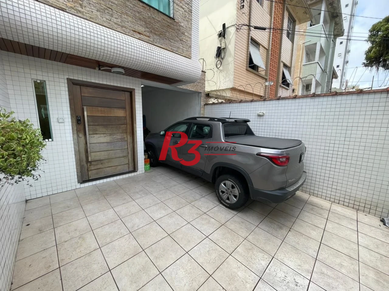 Sobrado, 334 m² - venda por R$ 2.350.000,00 ou aluguel por R$ 18.000,00/mês - Boqueirão - Santos/SP