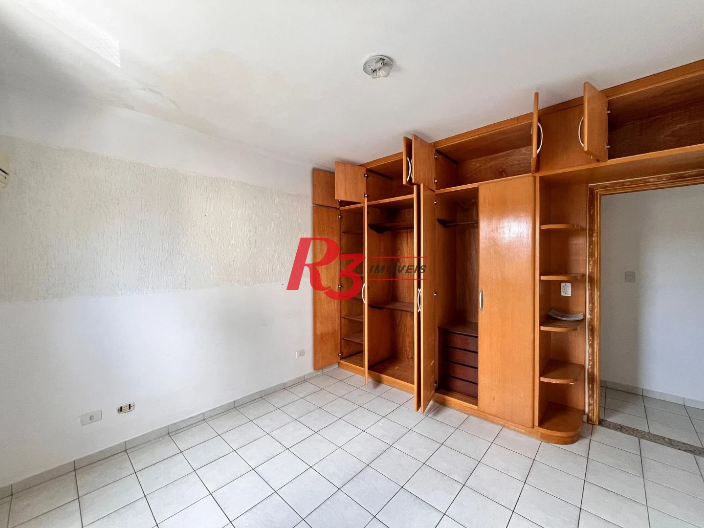 Casa com 3 dormitórios à venda, 225 m² por R$ 2.100.000,00 - Ponta da Praia - Santos/SP