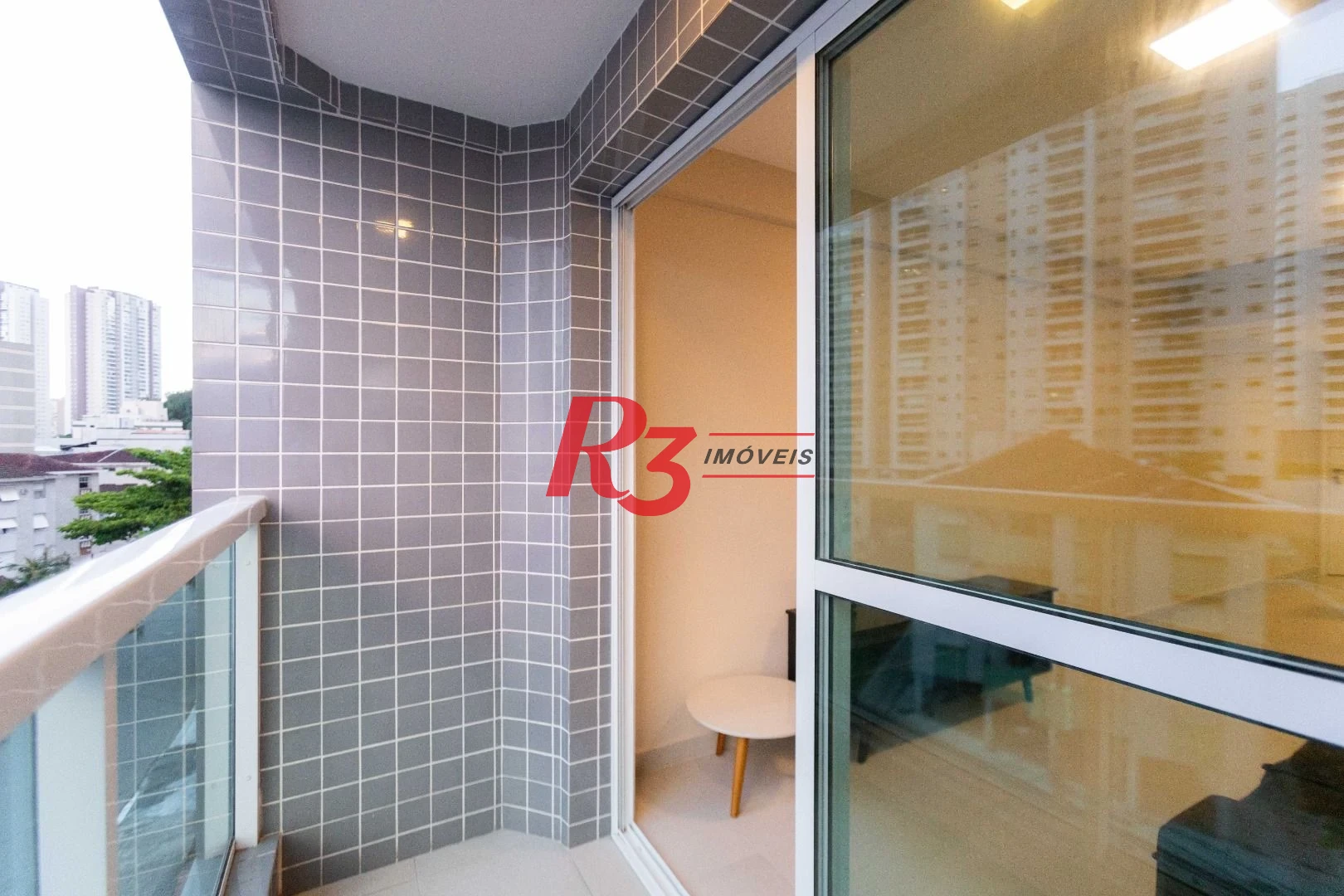 Apartamento com 2 dormitórios à venda, 68 m² por R$ 670.000,00 - Marapé - Santos/SP