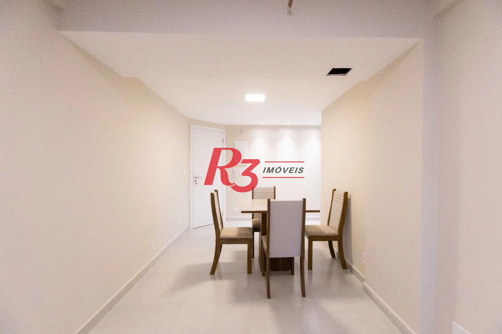 Apartamento com 2 dormitórios à venda, 68 m² por R$ 670.000,00 - Marapé - Santos/SP
