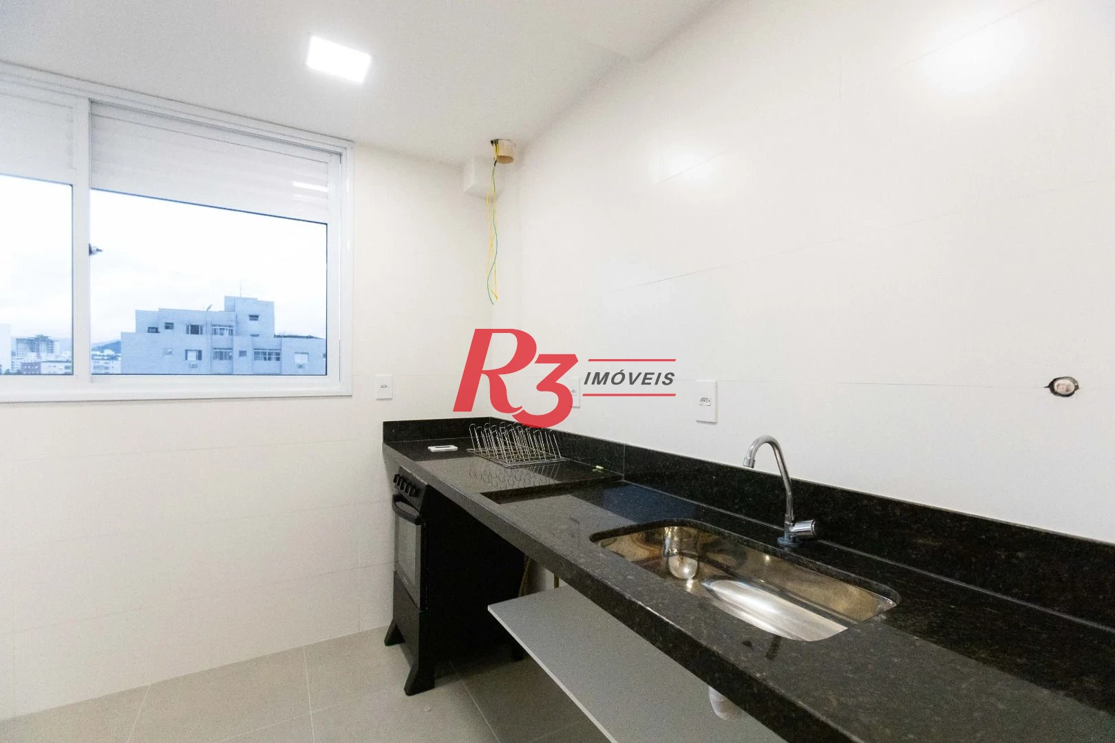 Apartamento com 2 dormitórios à venda, 68 m² por R$ 670.000,00 - Marapé - Santos/SP