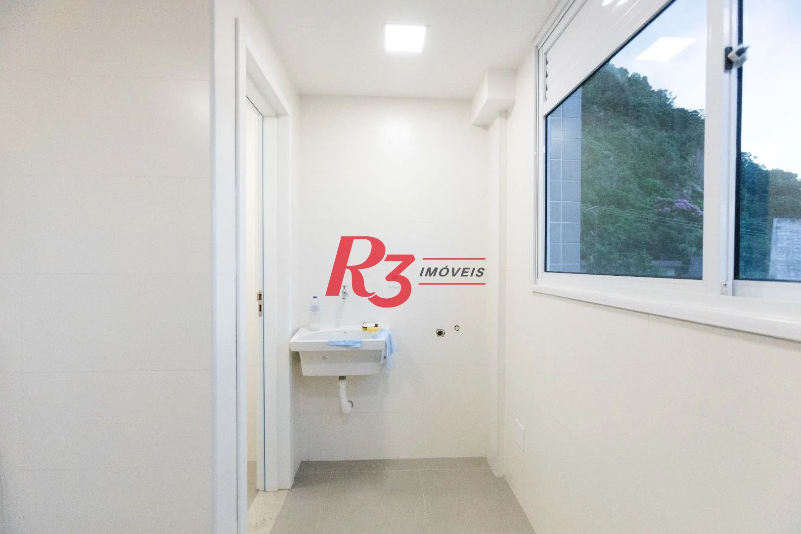 Apartamento com 2 dormitórios à venda, 68 m² por R$ 670.000,00 - Marapé - Santos/SP