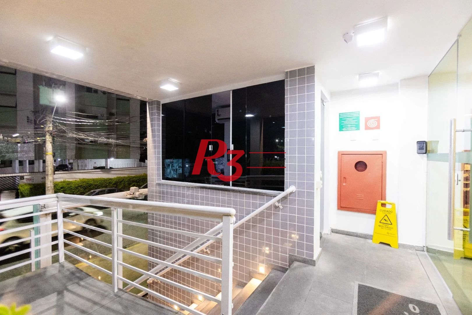 Apartamento com 2 dormitórios à venda, 68 m² por R$ 670.000,00 - Marapé - Santos/SP