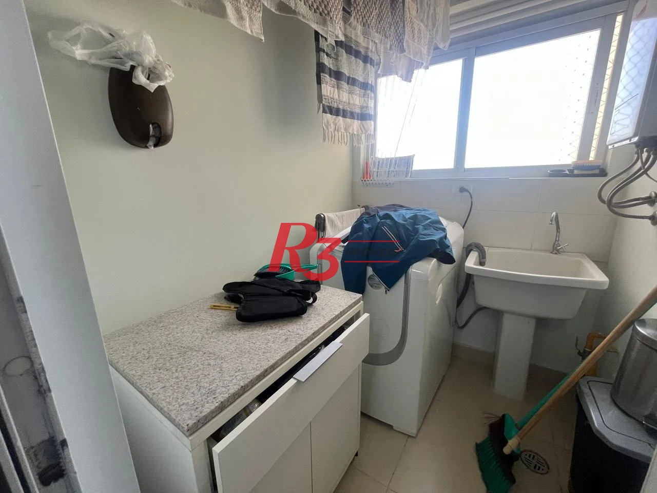 Apartamento com 3 dormitórios à venda, 98 m² por R$ 740.000,00 - Vila Santo Antônio - Guarujá/SP