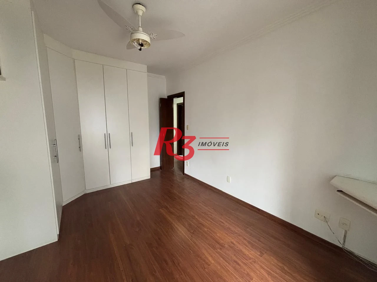 Apartamento com 2 dormitórios à venda, 90 m² por R$ 600.000,00 - Gonzaga - Santos/SP