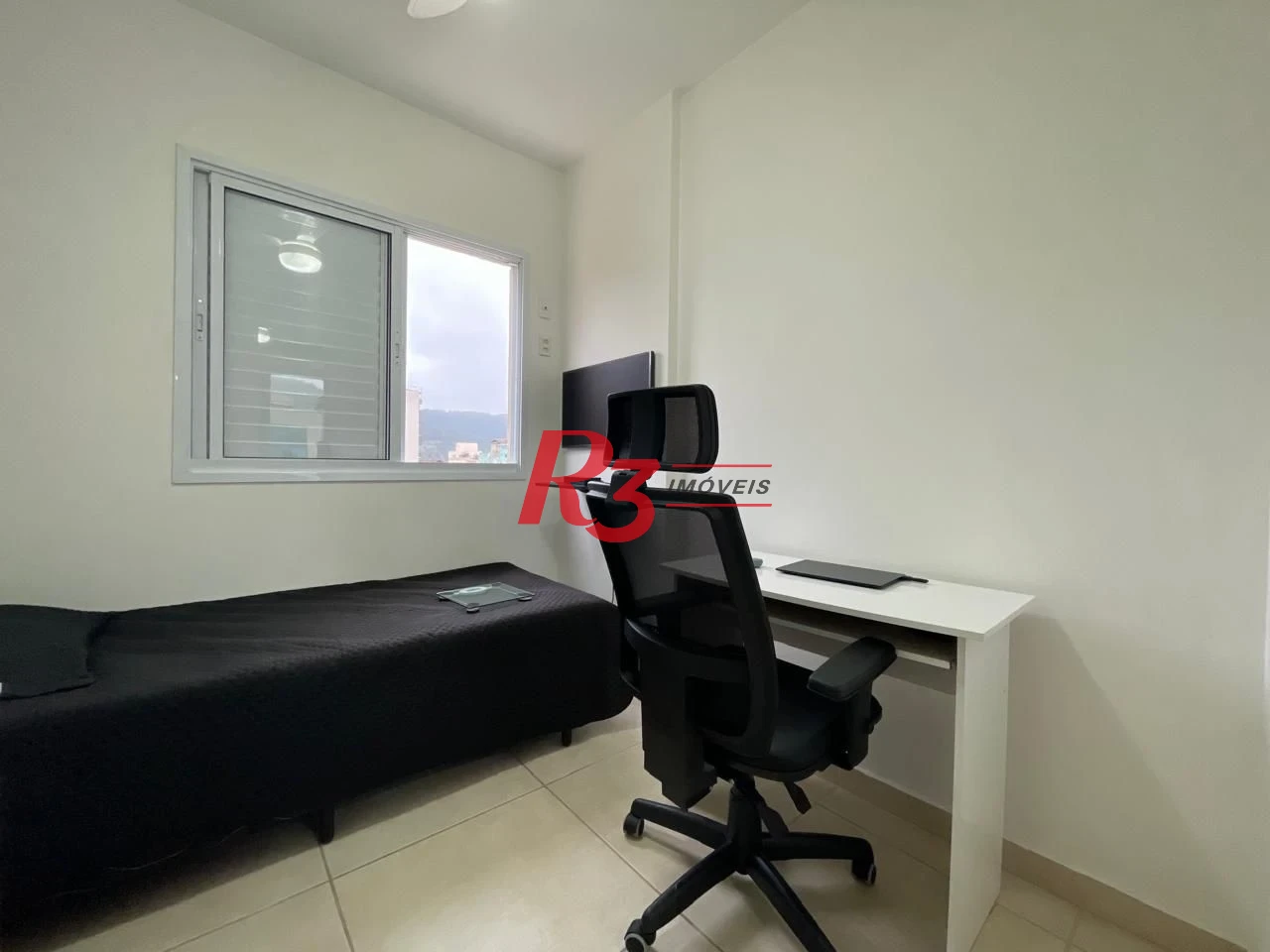 Apartamento com 3 dormitórios à venda, 84 m² por R$ 800.000,00 - Jardim Praiano - Guarujá/SP