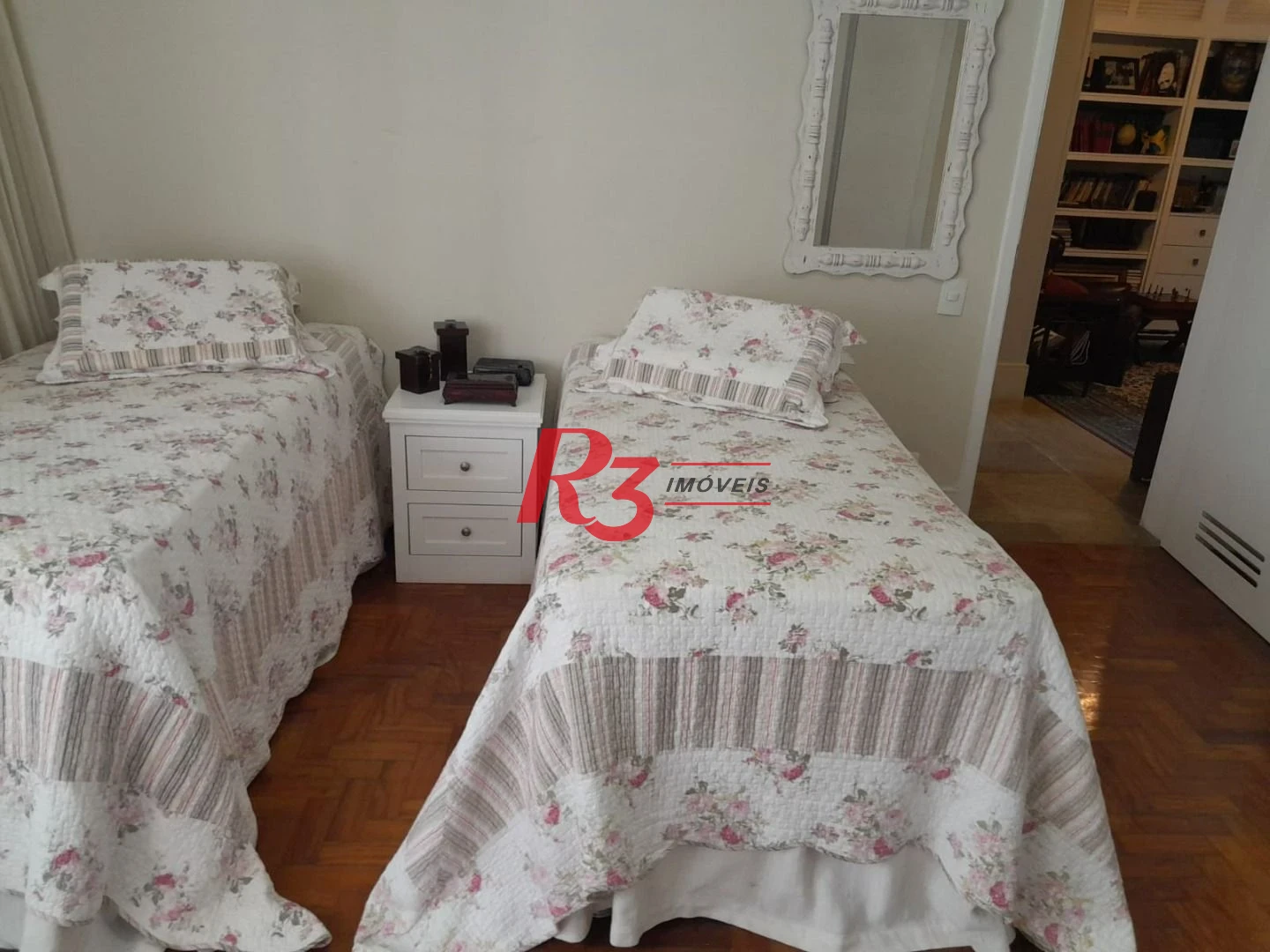 Apartamento com 4 dormitórios à venda, 376 m² por R$ 1.500.000,00 - Praia das Pitangueiras Beira Mar - Guarujá/SP