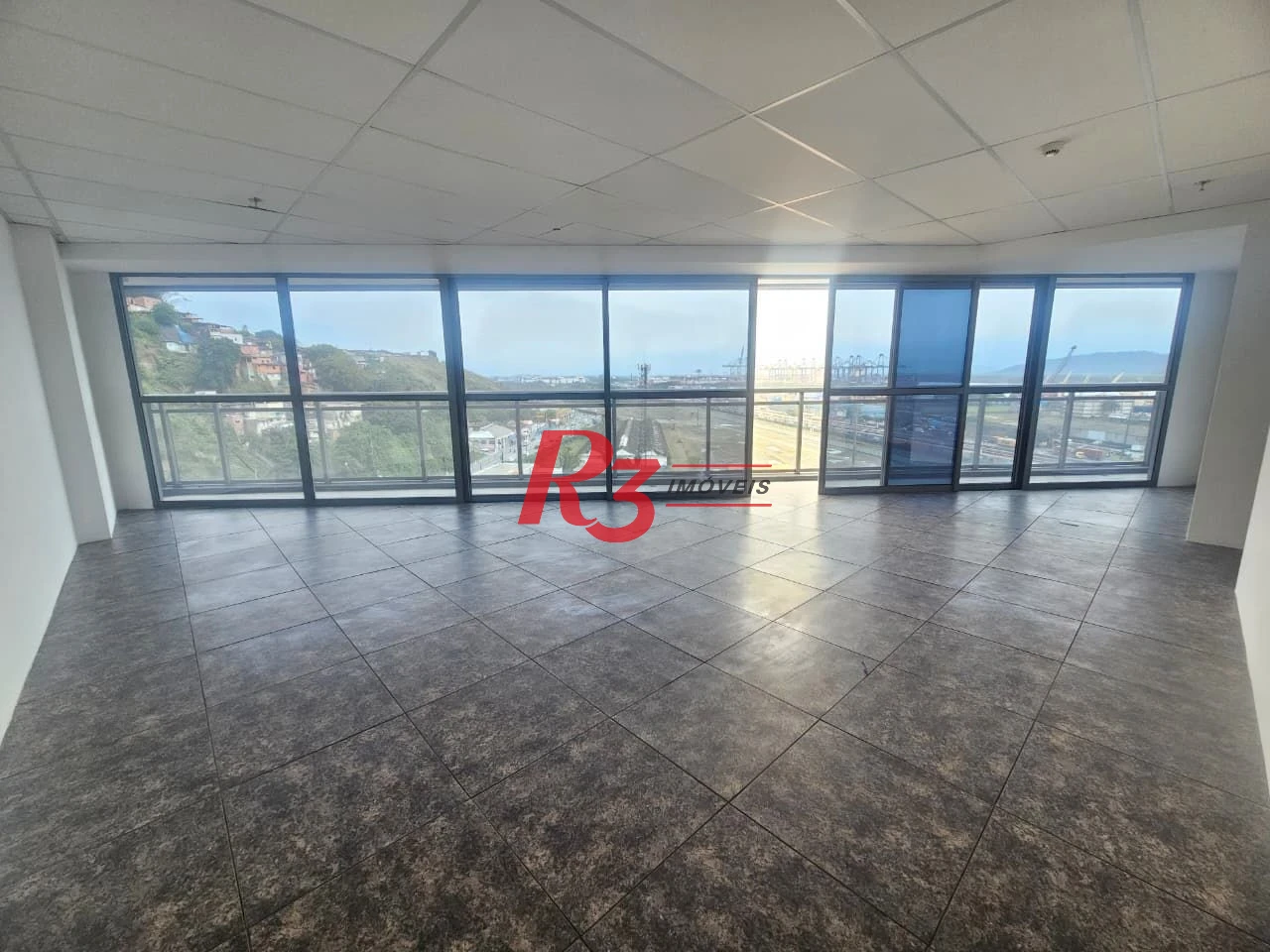 Sala para alugar, 77 m² por R$ 3.300,00/mês - Valongo - Santos/SP