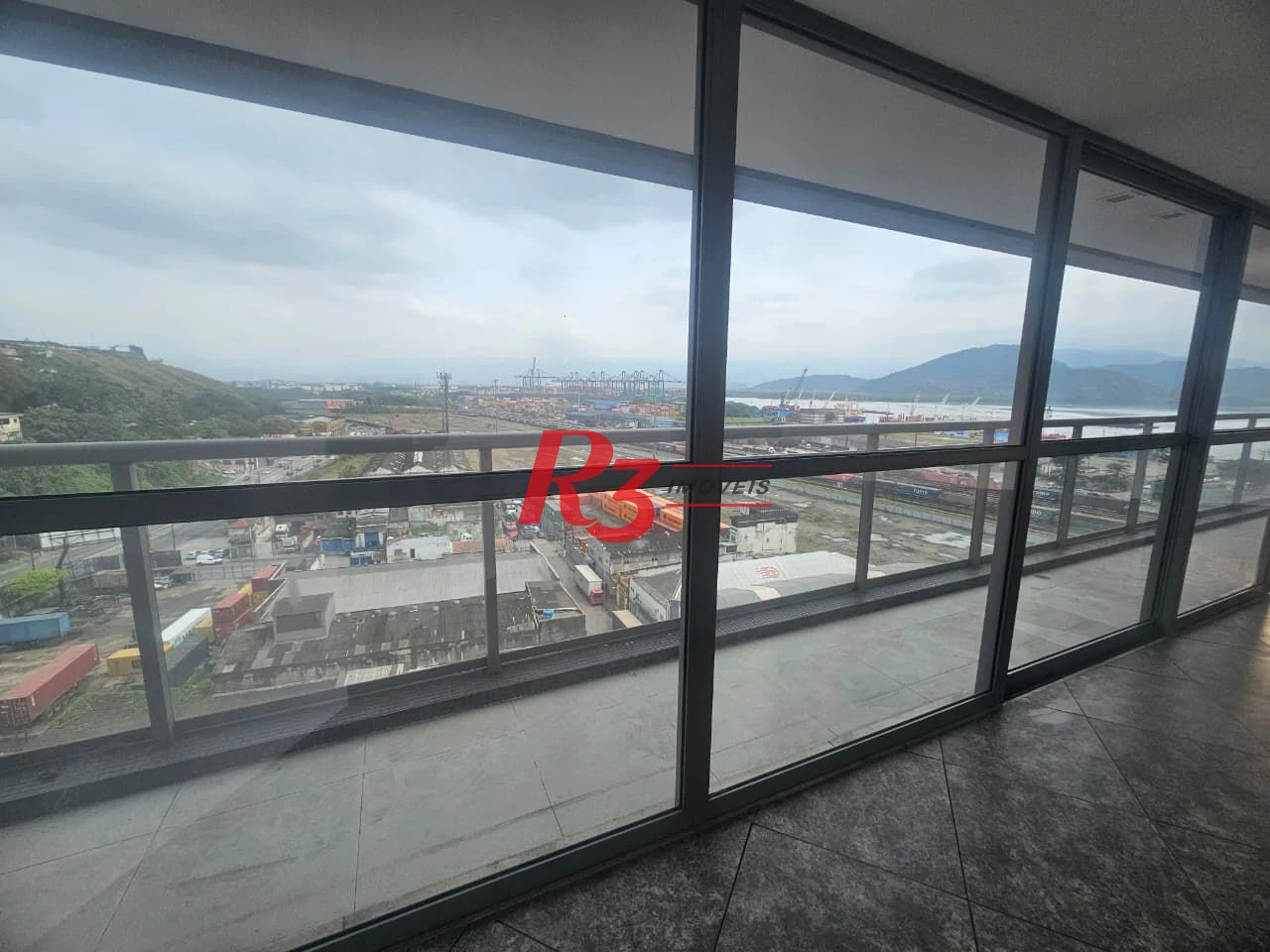 Sala para alugar, 77 m² por R$ 3.300,00/mês - Valongo - Santos/SP
