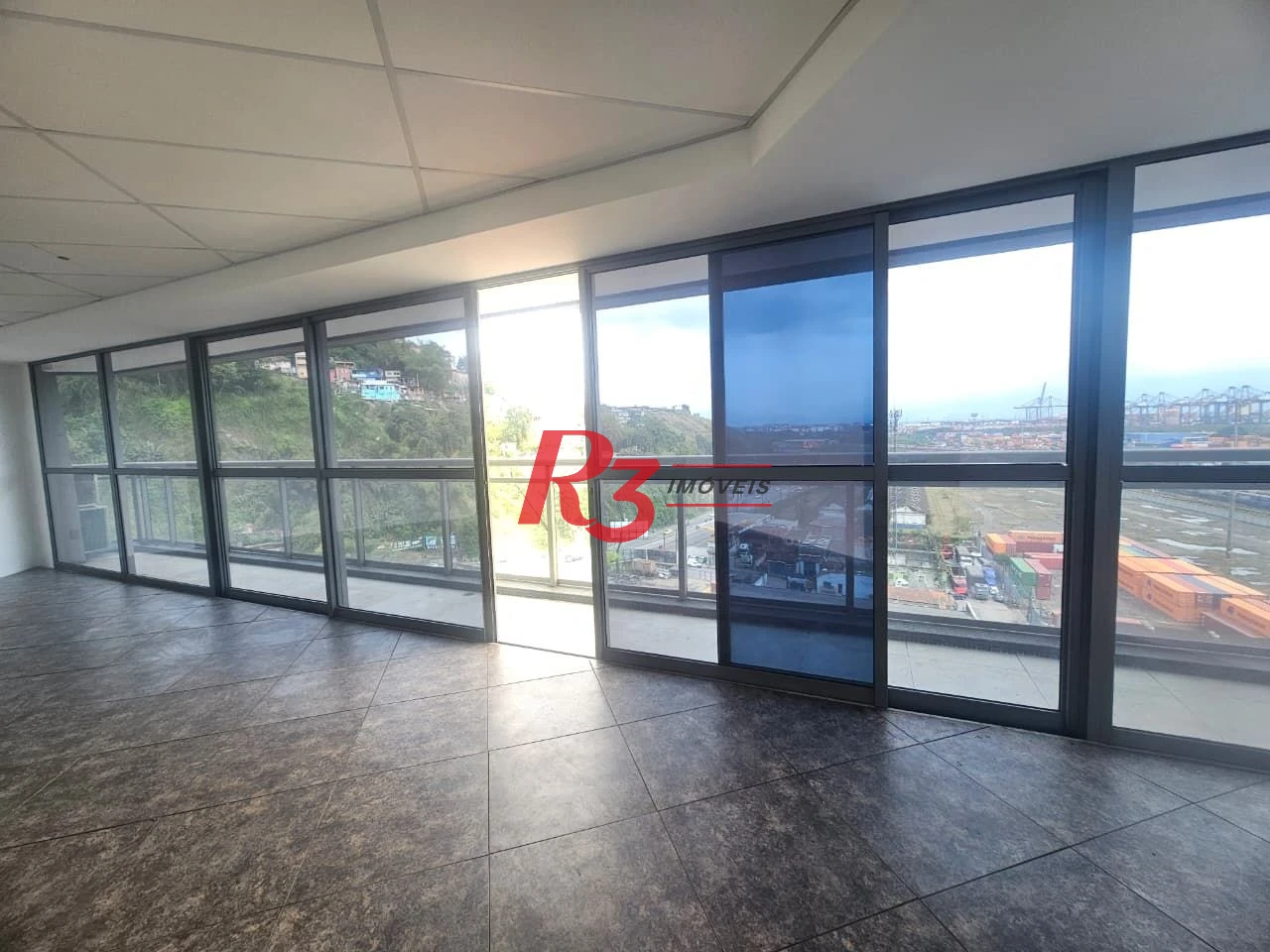 Sala para alugar, 77 m² por R$ 3.300,00/mês - Valongo - Santos/SP