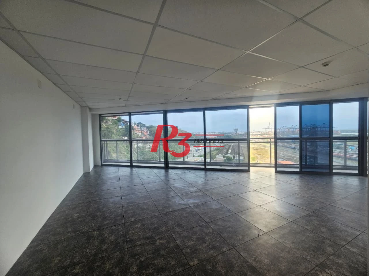 Sala para alugar, 77 m² por R$ 3.300,00/mês - Valongo - Santos/SP