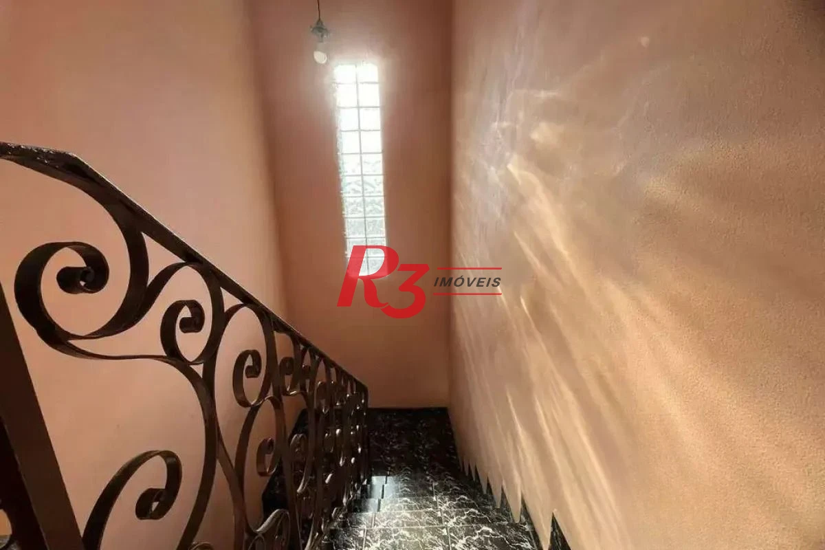 Sobrado com 3 dormitórios à venda, 200 m² por R$ 800.000,00 - Santa Maria - Santos/SP