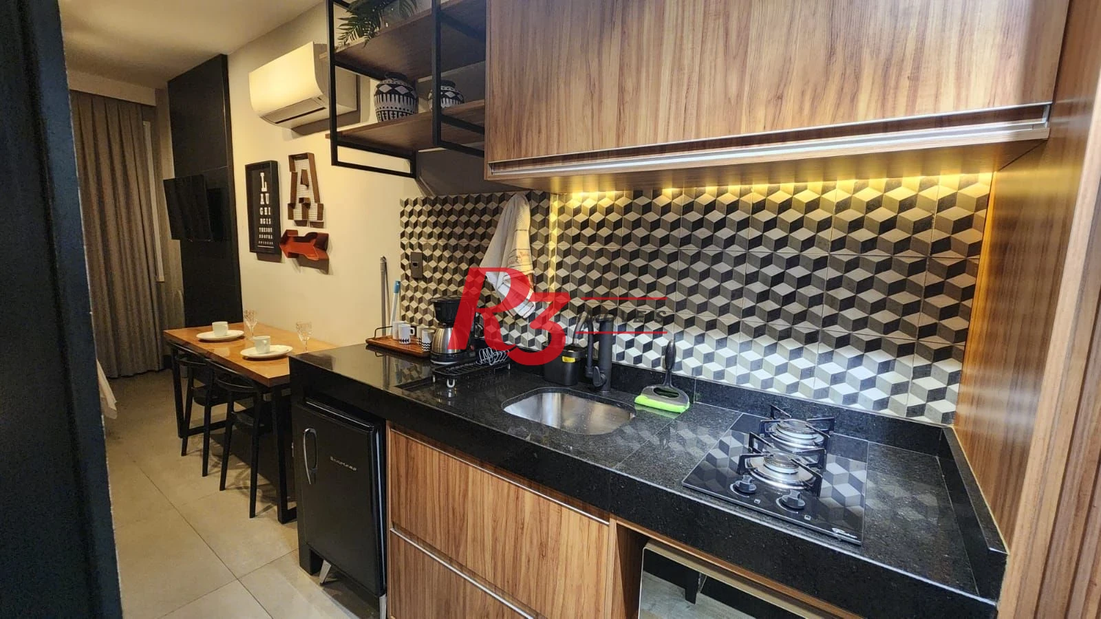 Kitnet com 1 dormitório à venda, 28 m² por R$ 375.000,00 - José Menino - Santos/SP