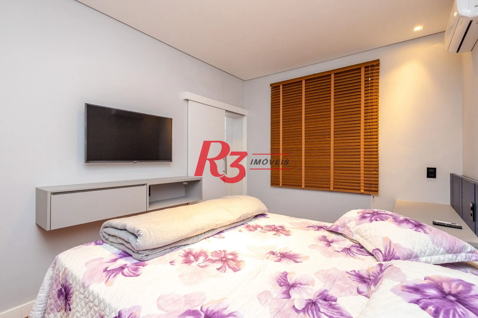 Apartamento com 2 dormitórios à venda, 63 m² por R$ 645.000,00 - Aparecida - Santos/SP