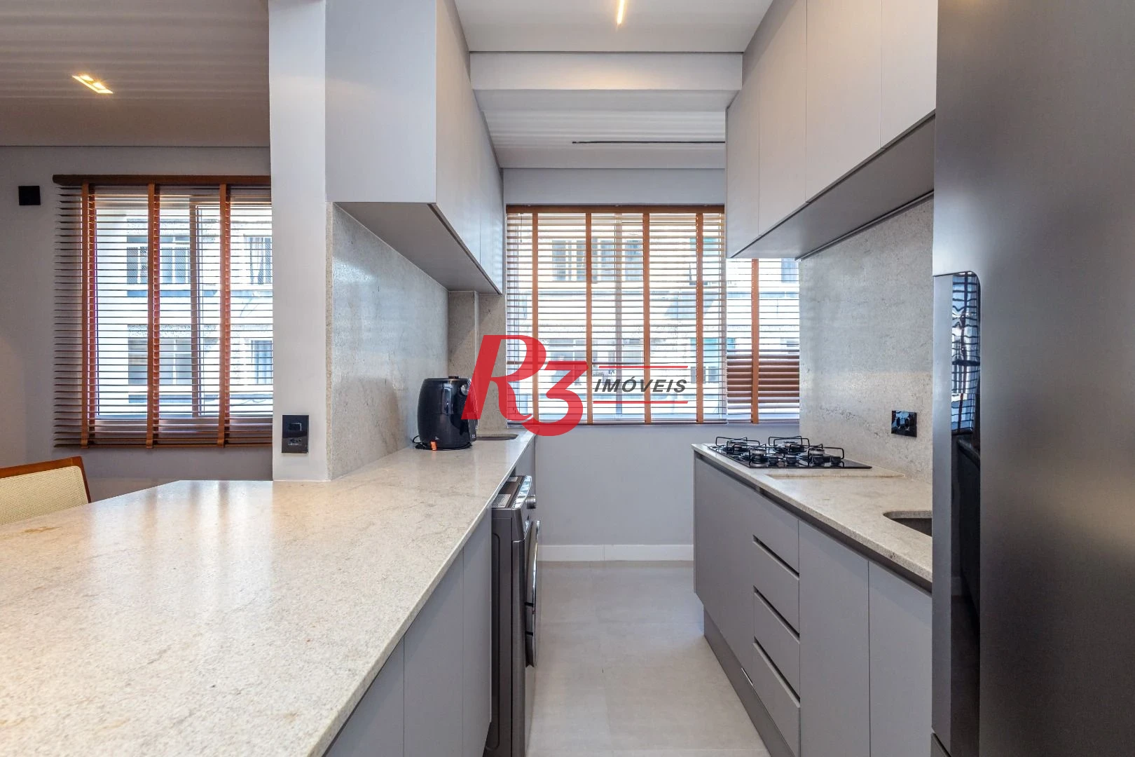 Apartamento com 2 dormitórios à venda, 63 m² por R$ 645.000,00 - Aparecida - Santos/SP